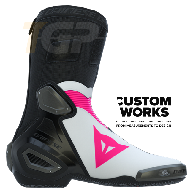 Dainese Axial 2 utrkačke i ulične motociklističke čizme | Muškarci | Fuxia / Bijela | Custom Works 