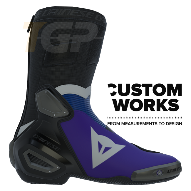 Dainese Axial 2 Air utrkivačke i cestovne motociklističke čizme Prima Pramac Yamaha MotoGP Replica | Muškarci | Ljubičasta / Yamaha plava / Bijela | Custom Works 
