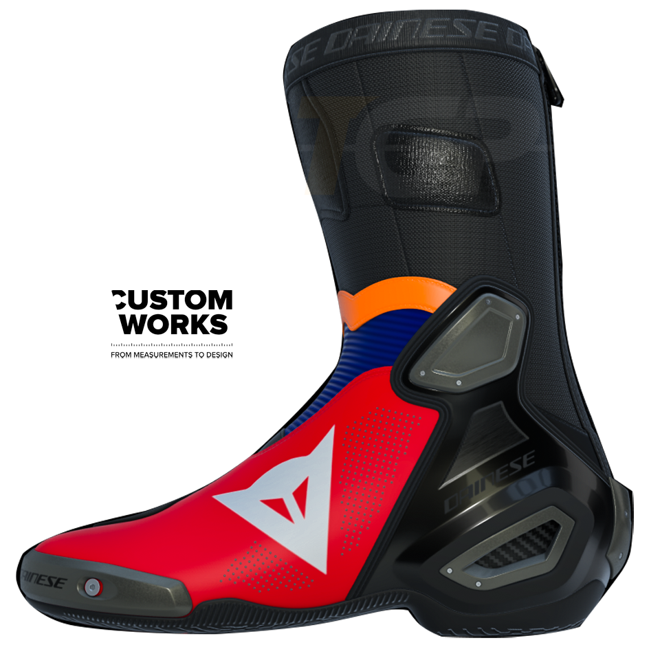 Dainese Axial 2 Air Racing und Straßen Motorradstiefel Luca Marini Replica 2026 | Herren | Lava Rot / Electric Blau / Fluo Orange / Weiß | Custom Works