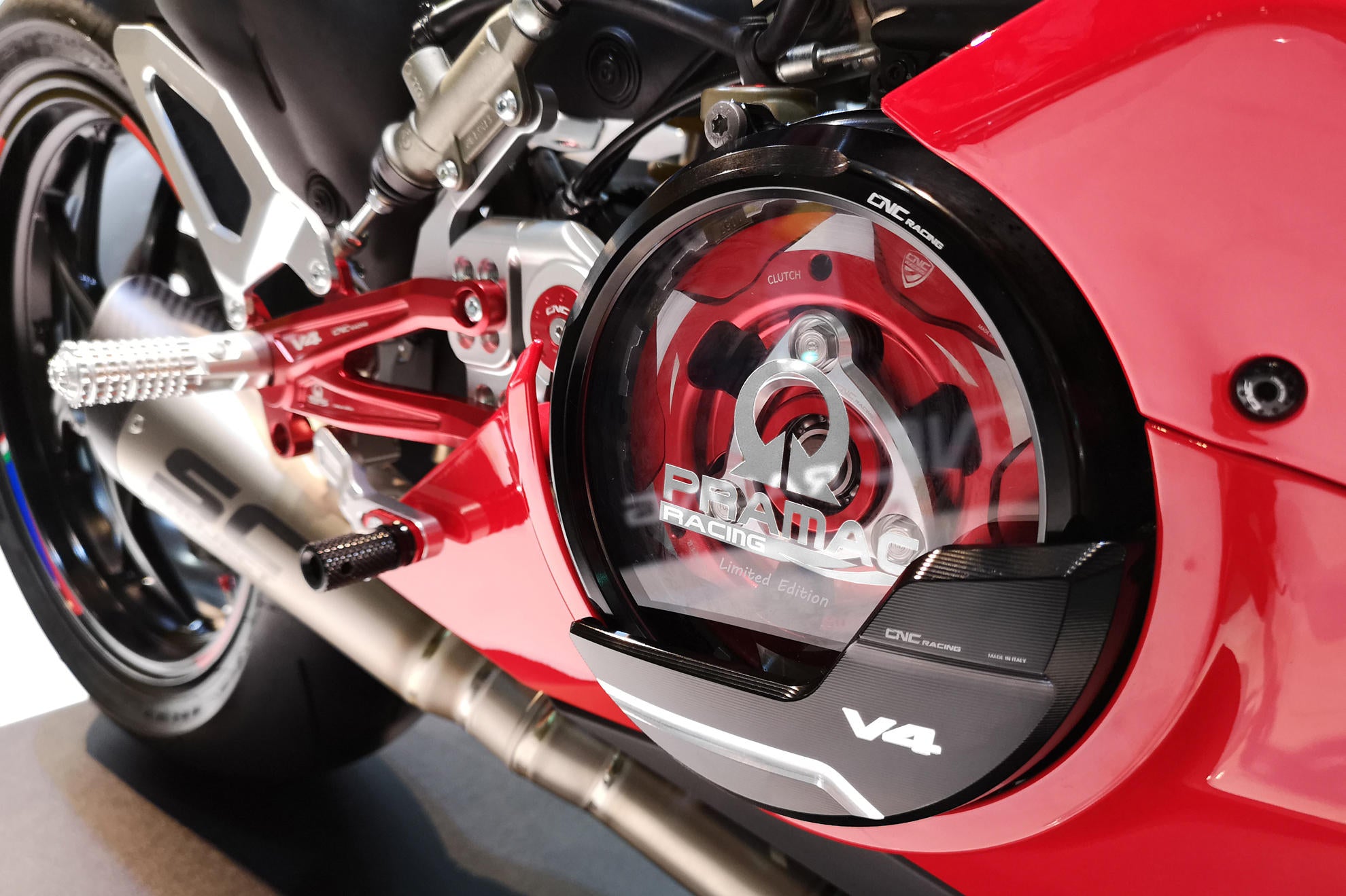 Prozirni poklopac spojke Pramac Racing Limited Edition CNC Racing Ducati Panigale V4/S (25-26) CA210PR 