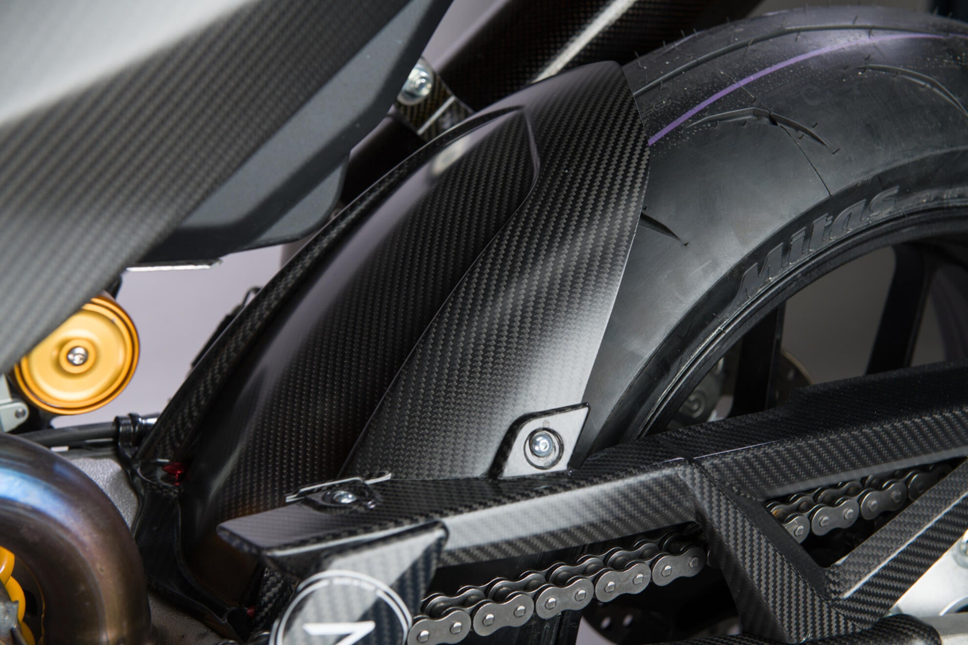 Stražnji blatobran Carbon LighTech Aprilia RSV4/RR/1100 Factory (21-26) CARA2020 