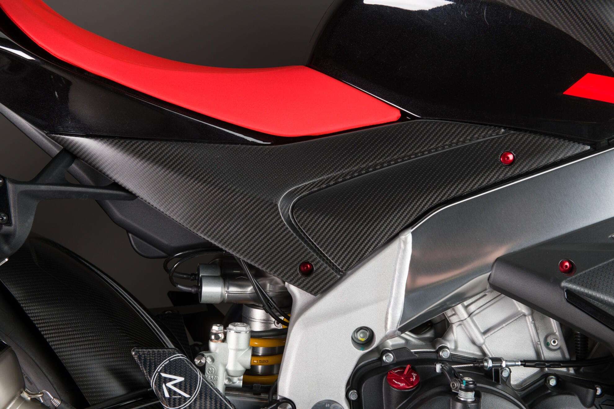Zaštita rezervoara dolje Carbon LighTech Aprilia RSV4/RR/1100 Factory (21-26) CARA2080 