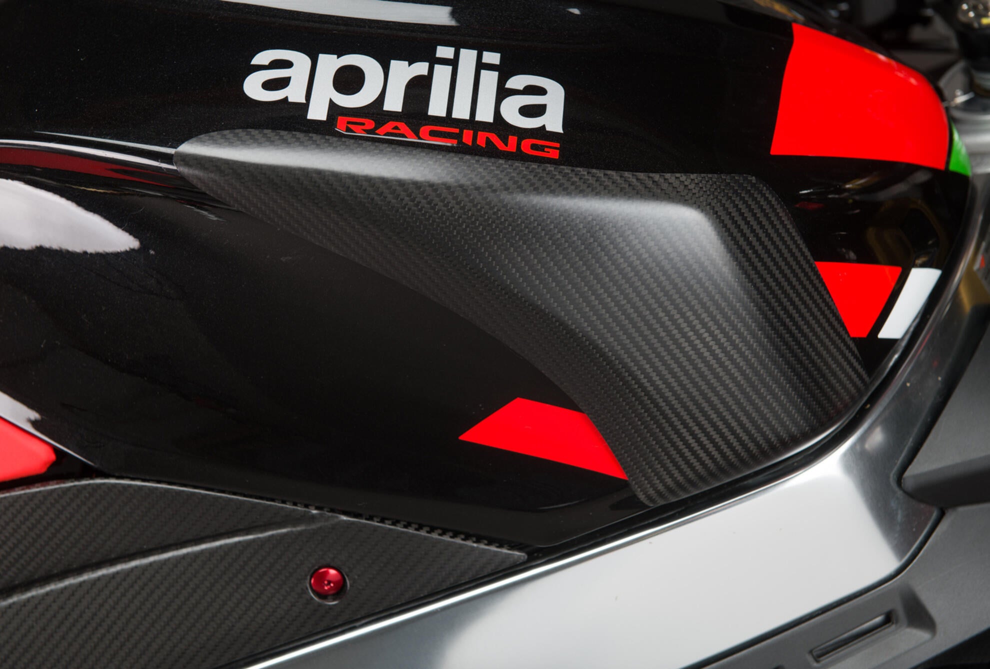 Zaštita rezervoara Carbon LighTech Aprilia RSV4/RR/1100 Factory (21-26) CARA2090 