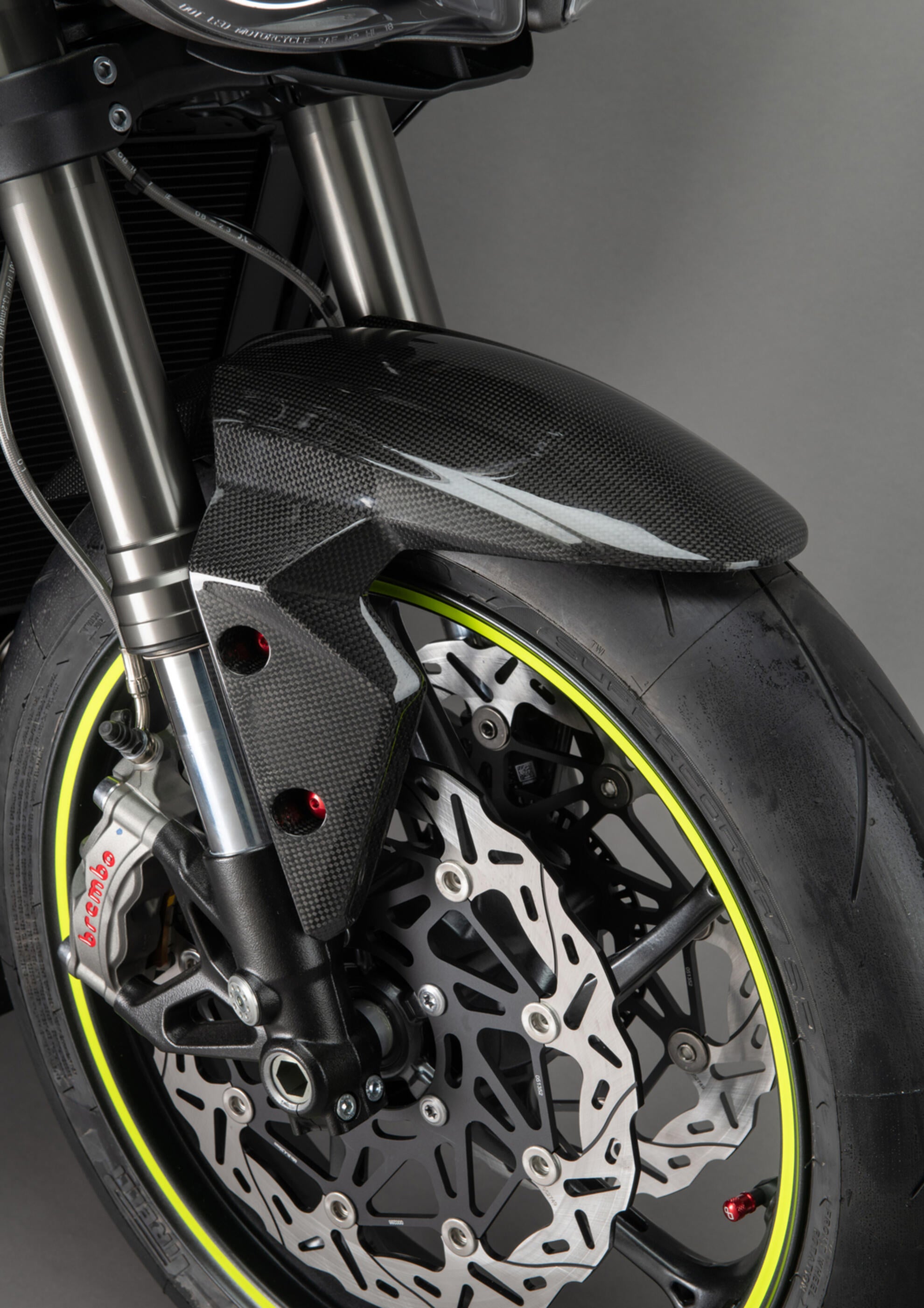 Prednji blatobran Carbon LighTech Triumph Street Triple 765 S / R / RS / Moto2 (17-26) CART2410 