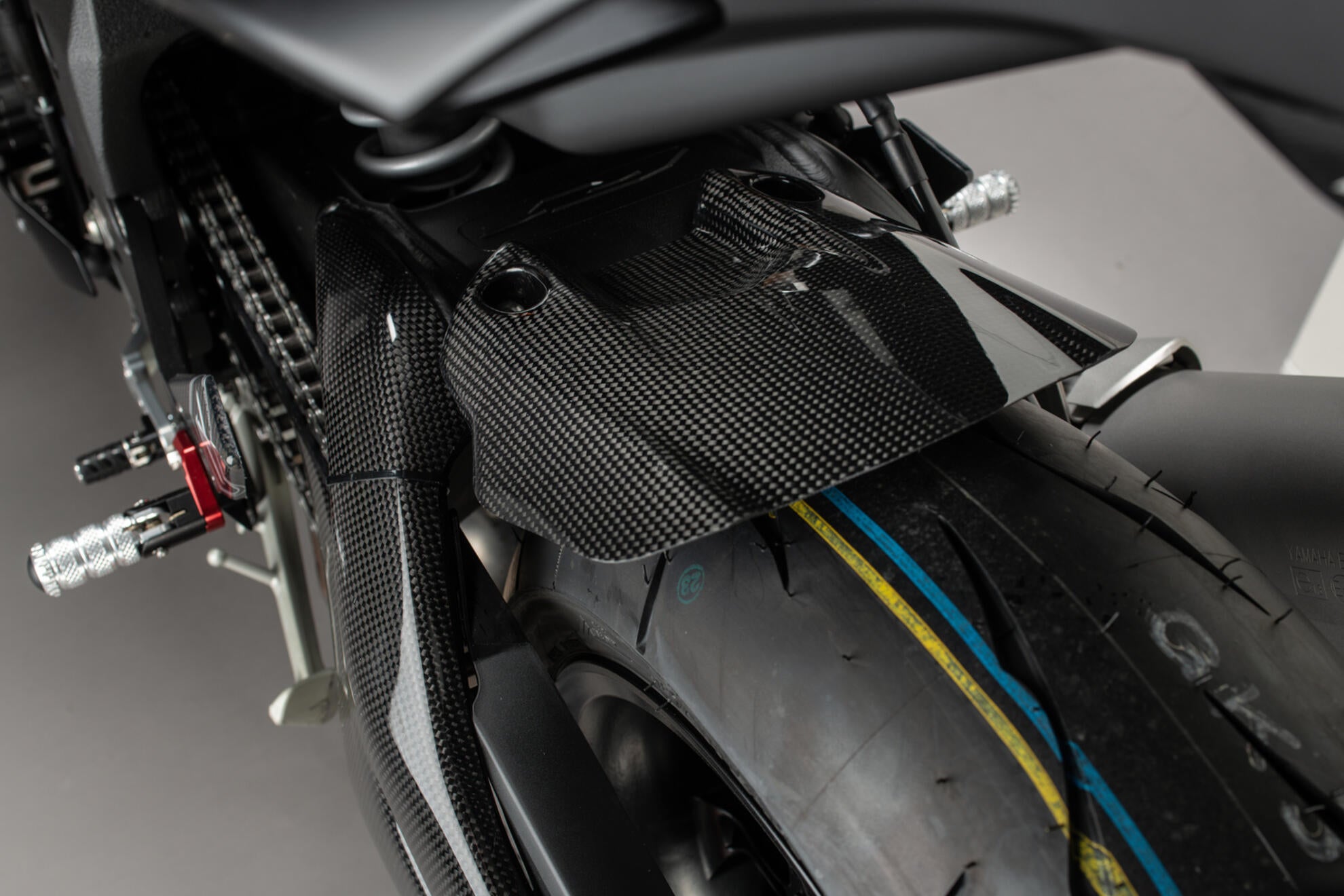 Stražnji blatobran Carbon LighTech Yamaha YZF-R1/M RN32, RN49 & RN65 (15-26) CARY5020 