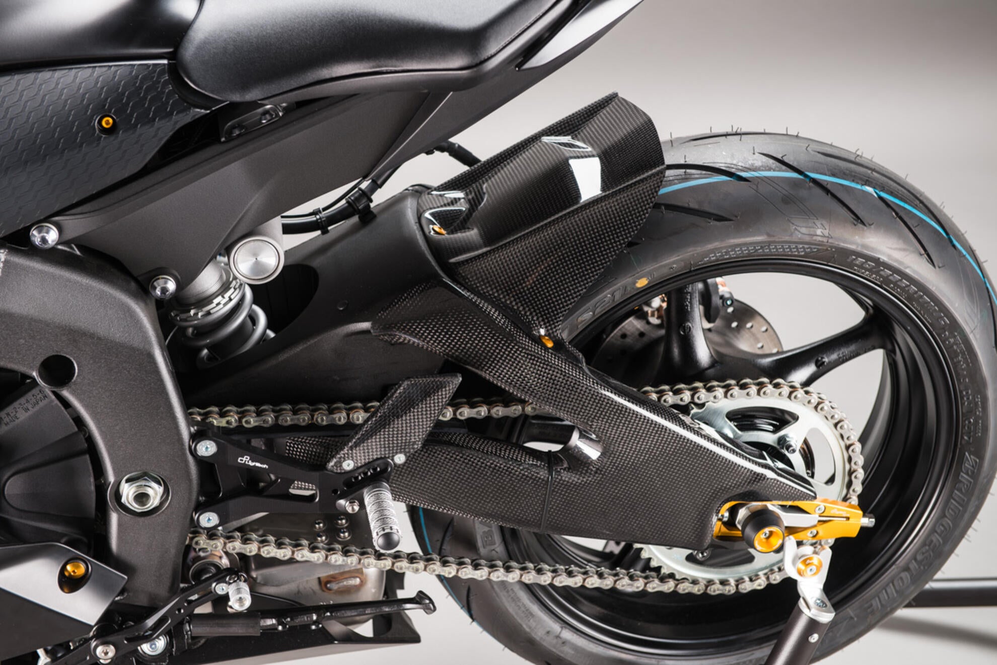 Stražnji blatobran Carbon LighTech Yamaha YZF-R6 RJ11, RJ15, RJ27 (06-26) CARY9920 