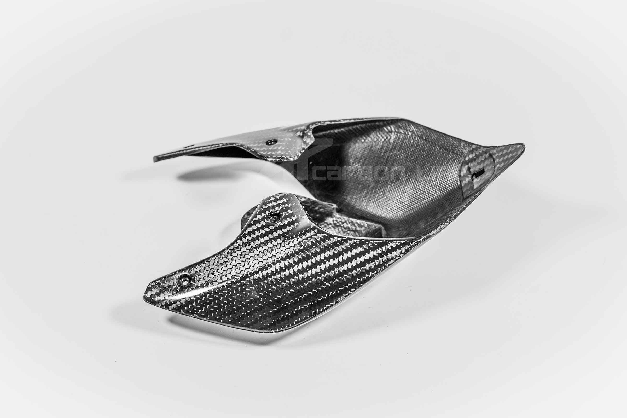 Karbon stražnji poklopac 400g AP Carbon Line Ducati Panigale V4/S/R (18-24) 