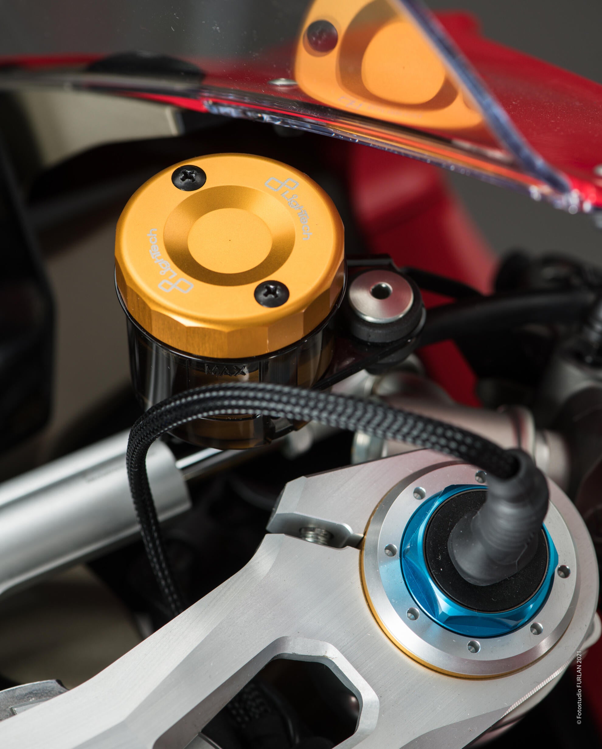 Poklopac rezervoara za izjednačavanje LighTech Ducati Panigale V4/S/R (18-24) FBC04 