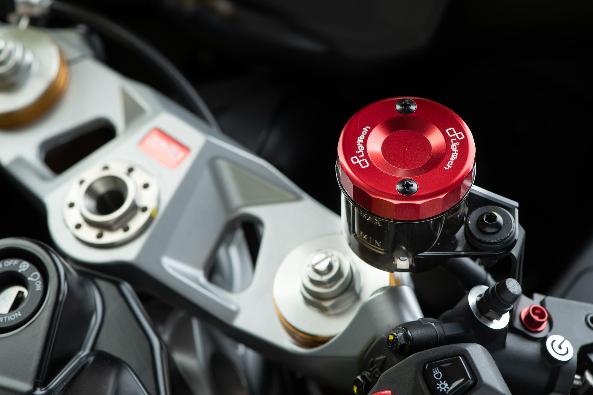 Poklopac rezervoara za izjednačavanje LighTech Ducati Panigale V4/S/R (18-24) FBC04 