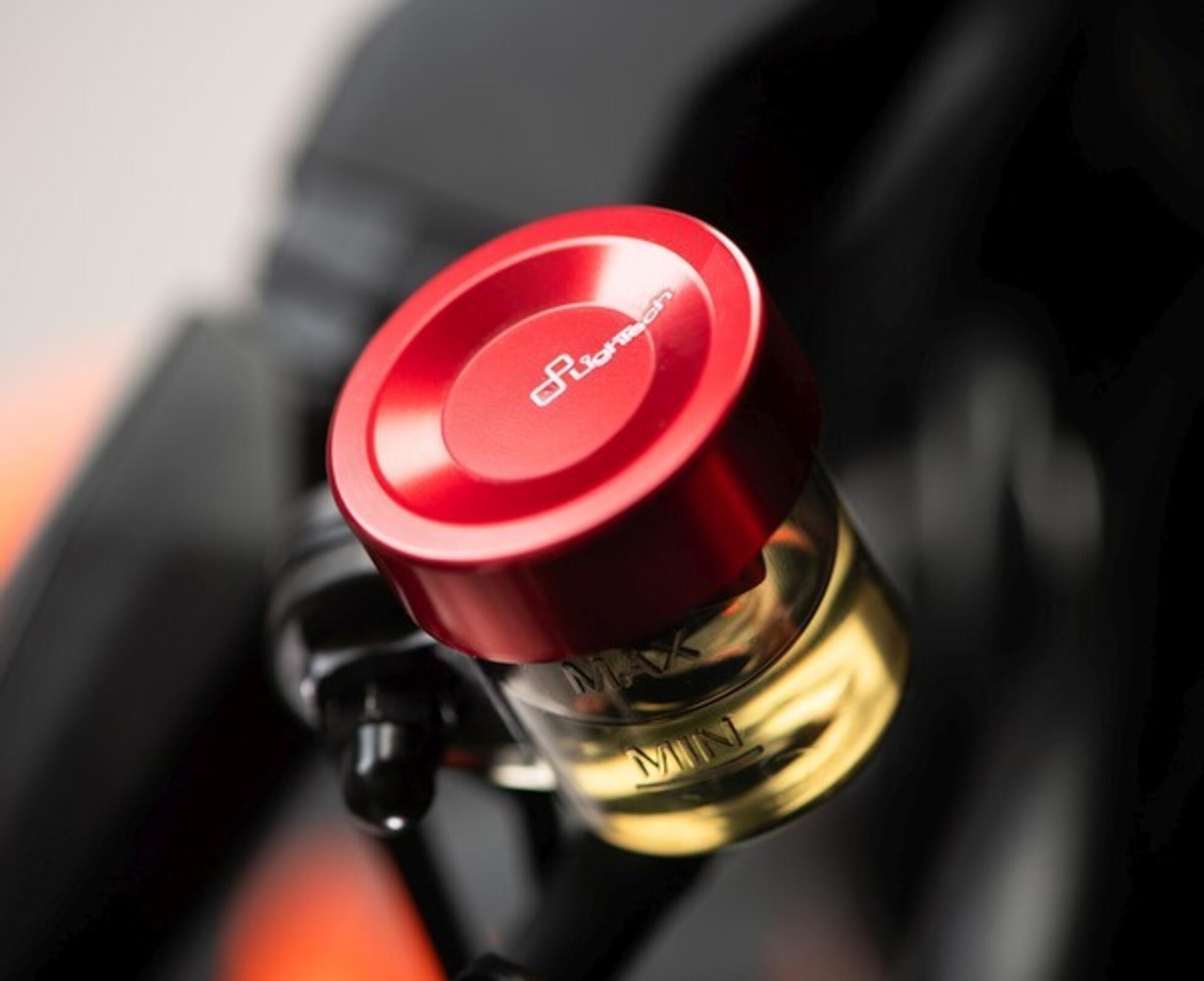 Poklopac rezervoara za ekspanziju stražnji LighTech Ducati Panigale V4/S/R (25-26) FBC27 