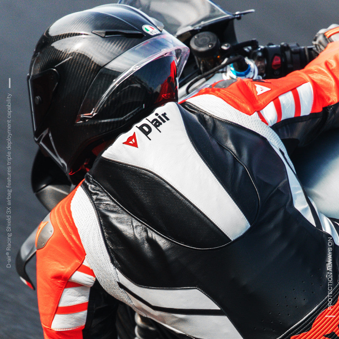 Dainese Mugello 3 D-AIR® kombinezon Kožno odijelo – Perforirani zračni jastučić za trkaće odijelo | Muški | Crna/Crvena 