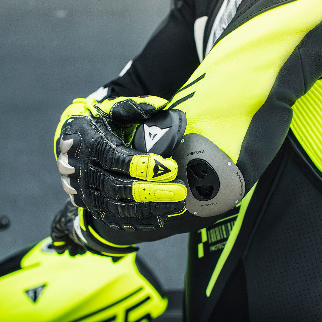 Dainese Audax D-ZIP jednocjeleni Kožno odijelo – Perforirani trkaći kombinezon | Muški | Crna/Neon Žuta 