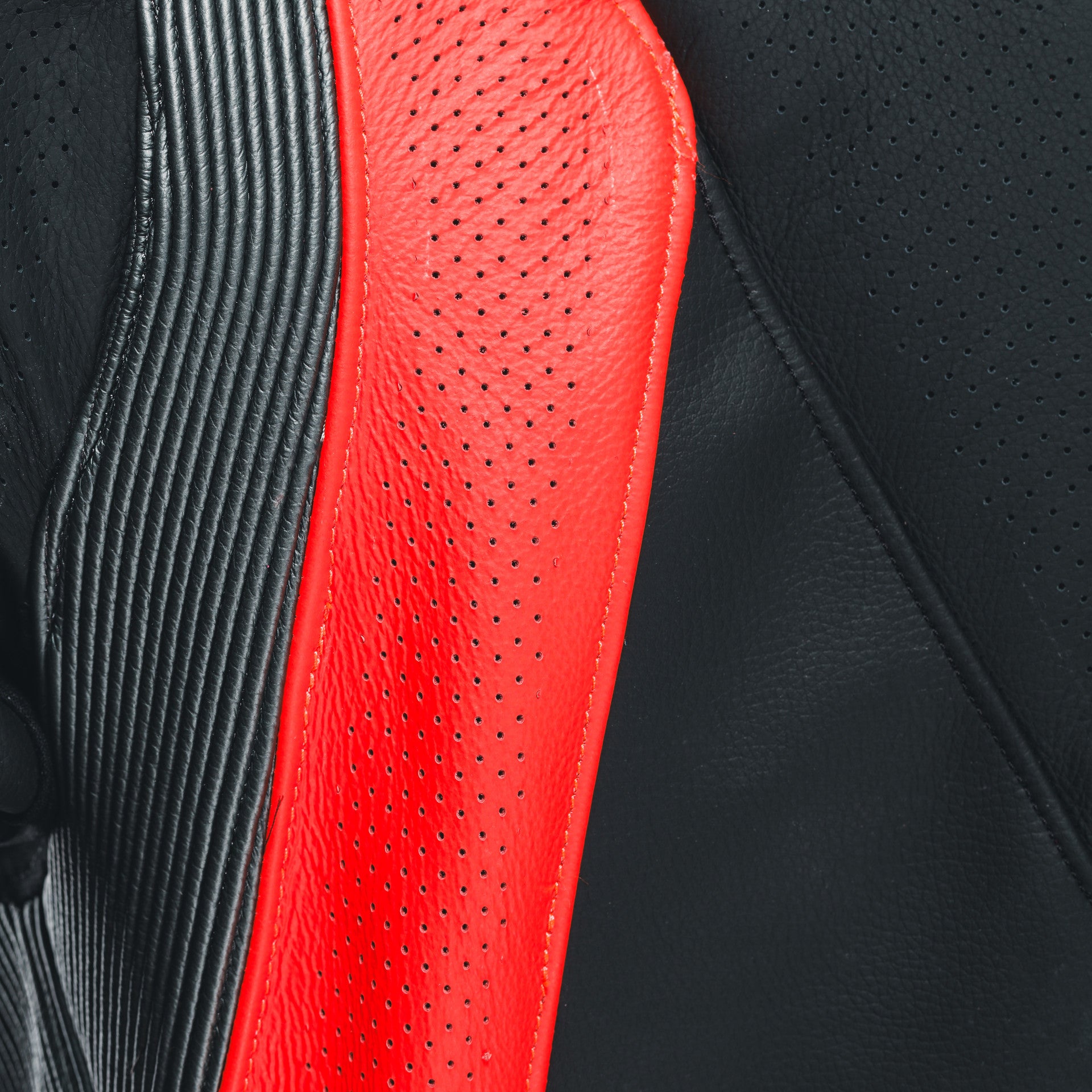 Dainese Audax D-ZIP kombinezon Kožno odijelo – Perforirani trkaći odijelo | Muški | Crna/Crvena 