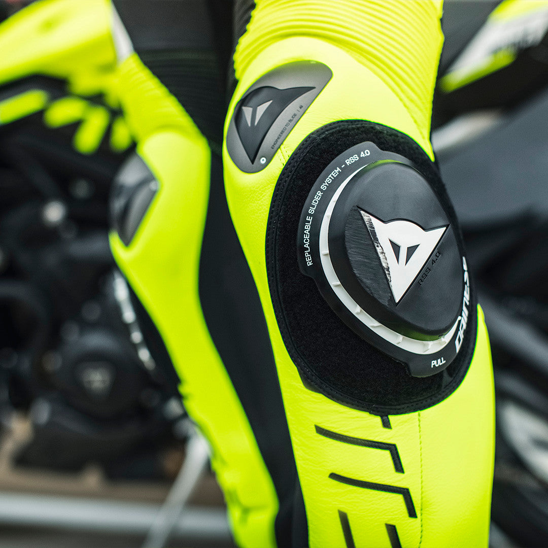 Dainese Audax D-ZIP jednocjeleni Kožno odijelo – Perforirani trkaći kombinezon | Muški | Crna/Neon Žuta 