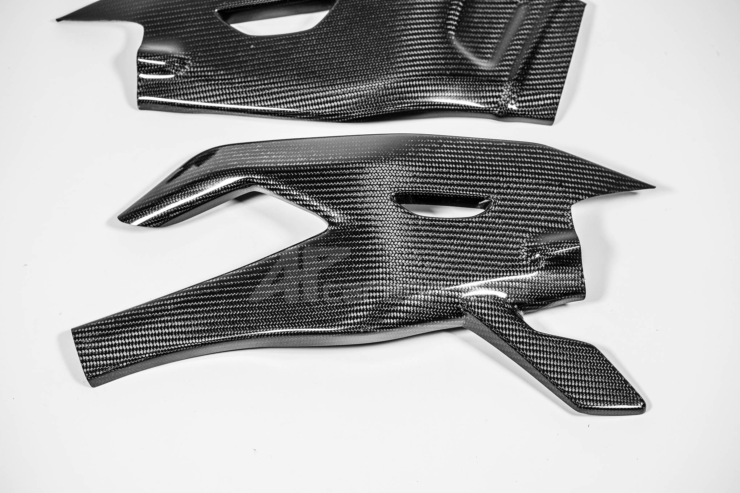 Poklopci stražnjih vilica 200g AP Carbon Line Yamaha YZF-R1/M RN32, RN49 i RN65 (15-26) 