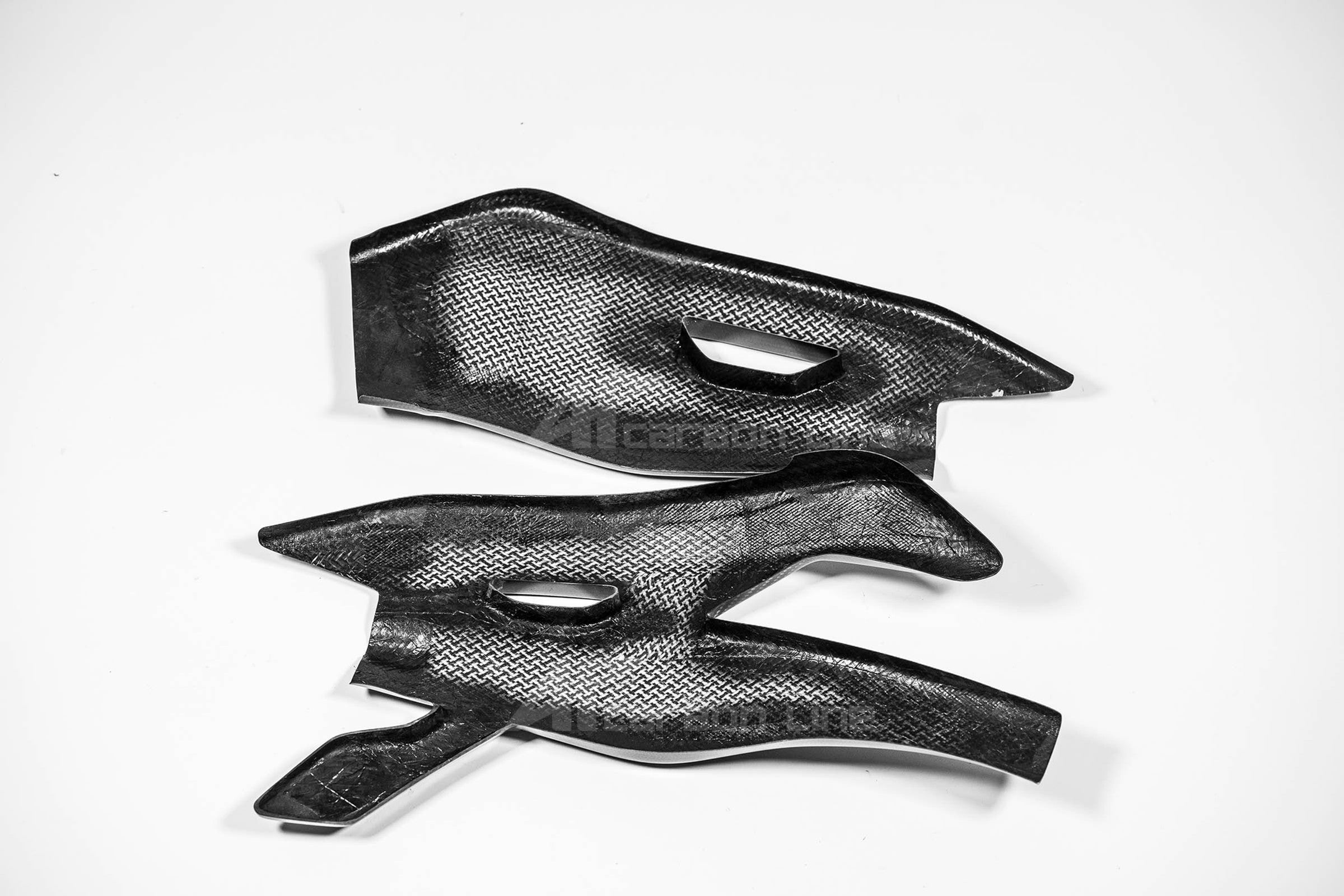 Poklopci stražnjih vilica 200g AP Carbon Line Yamaha YZF-R1/M RN32, RN49 i RN65 (15-26) 